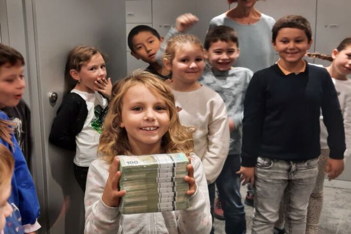 2b In der Sparkasse