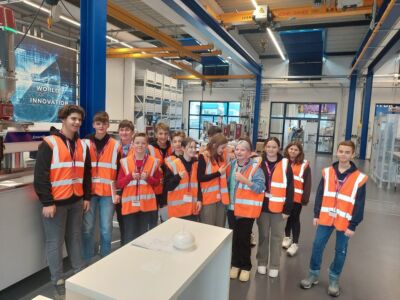 Berufsinformation - Besuch bei Firma Wittmann-Battenfeld