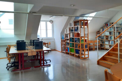 Rundgang durch die Bibliothek