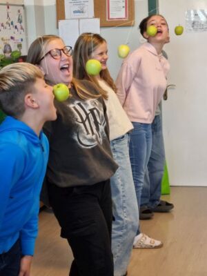 2b Halloween games 2025